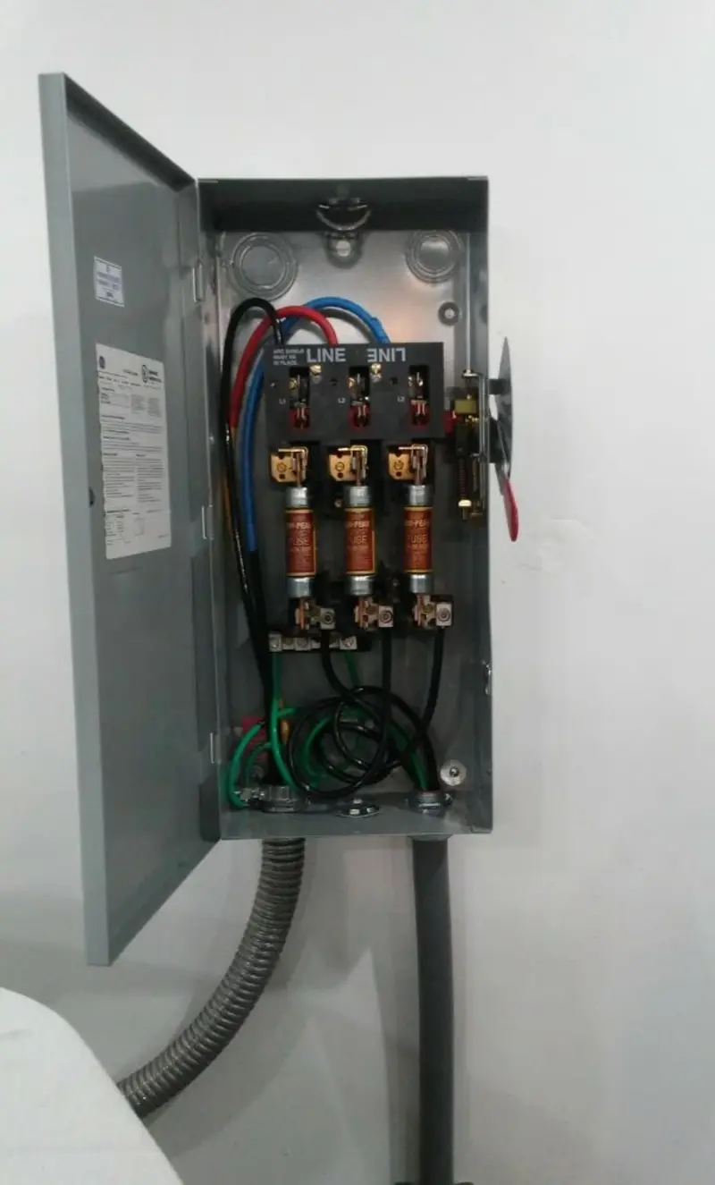 Three-phase disconnect switch installed for Smoke Detector Installation in Lenwood